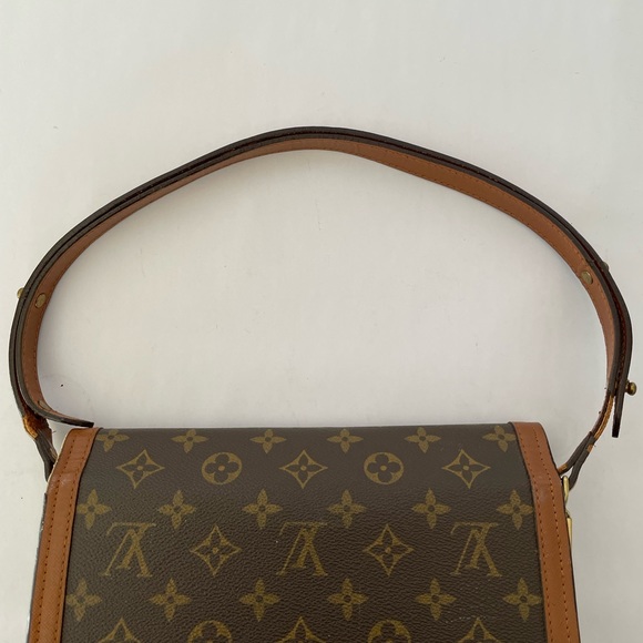 VNT Louis Vuitton Free Run Turnlock Purse - Picture 12 of 15